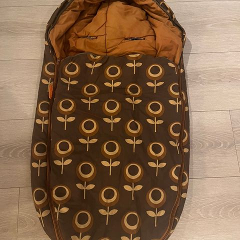 Vognpose i ull fra LilleLille i kult retro mønster