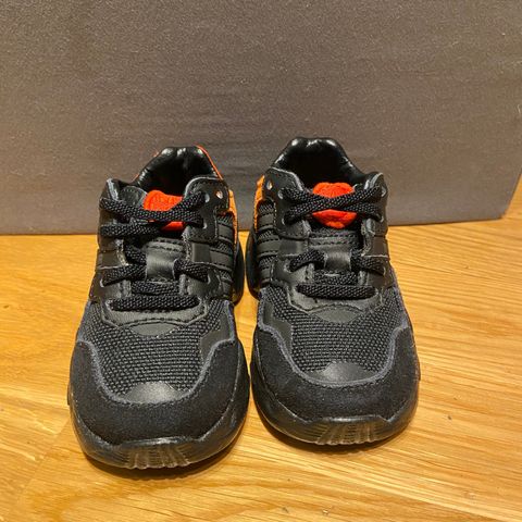 Ubrukt Adidas sko baby str 19