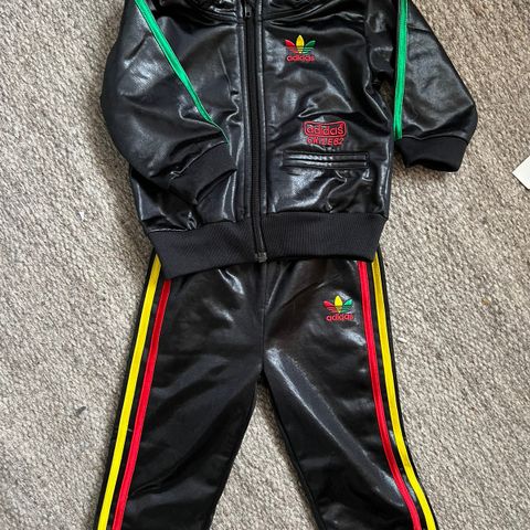 Adidas tracksuit str 74