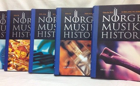 NORGES MUSIKKHISTORIE, 1 - 5  ASCEHOUGH, OSLO. 2001. A. O. Vollsnes.