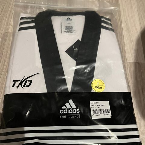 Ny Adidas taekwondodrakt str.160