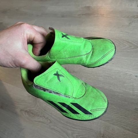 Adidas fotballsko 28