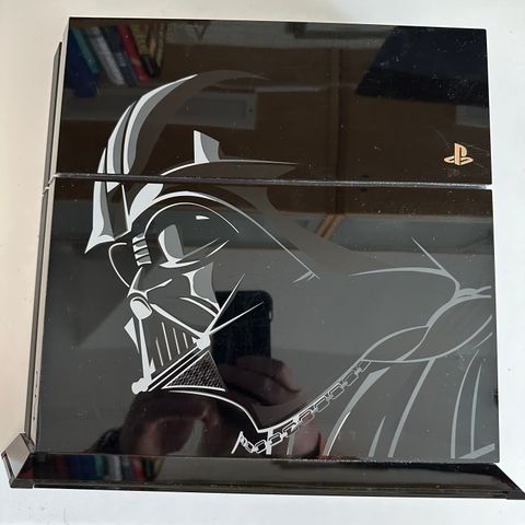 PLAYSTATION 4. DARTH VADER LIMITED EDITION