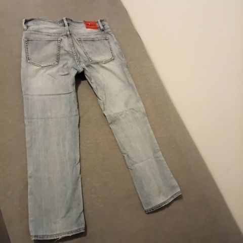 Stilige jeans "KITON" størrelse 31.  blå farge