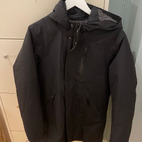 Svart Jack and Jones parkas i str 176