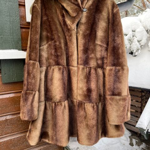 Ny vinter kåpe / jakke mink fuske pels. Concept K. Tyskland