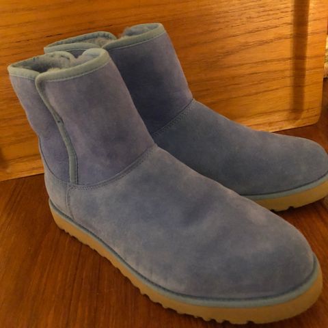 Kjempefine blå semskede UGGS