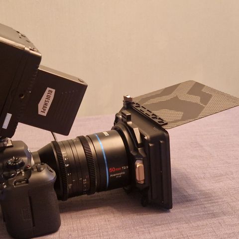 TIL LEIE - Proff pakke Canon R6 Mark II Anamorf 50mm linse Feelworld F7 skjerm