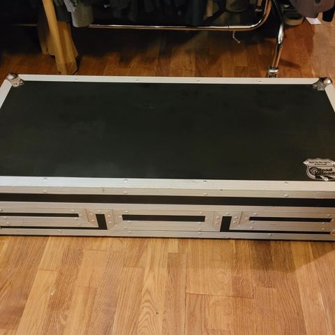 Road Ready RRDJCD10W flight case/DJ coffin