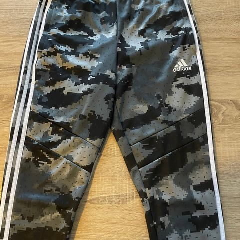 Adidas camo bukse