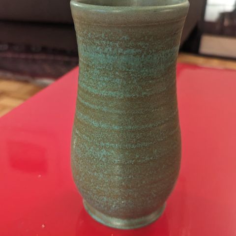 Vase, designet av Ewald Dahlskog for Bo Fajans