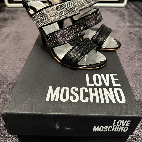 MOSCHINO SANDAL STR.35