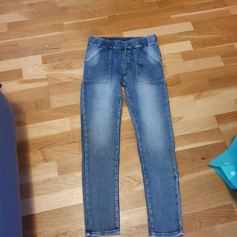 Jeans fra Floyd selges