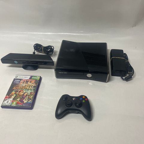 Komplett Xbox 360 med konsoll, kinect og alle nødvendige kabler og kontroller
