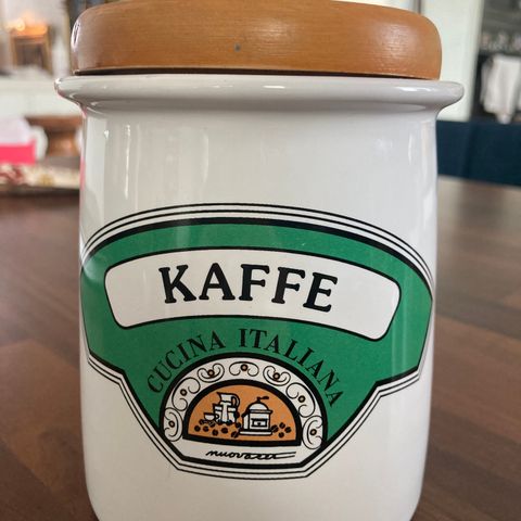 Kaffe beholder i keramikk fra Italia.