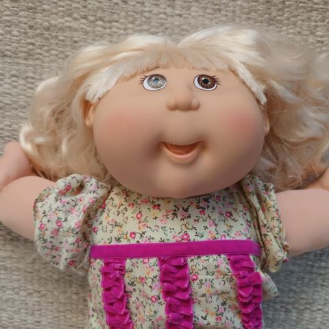 Cabbage patch kid (  Kålunge ) dukke