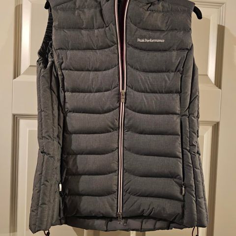 Peak Performance insulated vest , grå, som ny