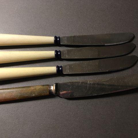 4 gamle kniver
