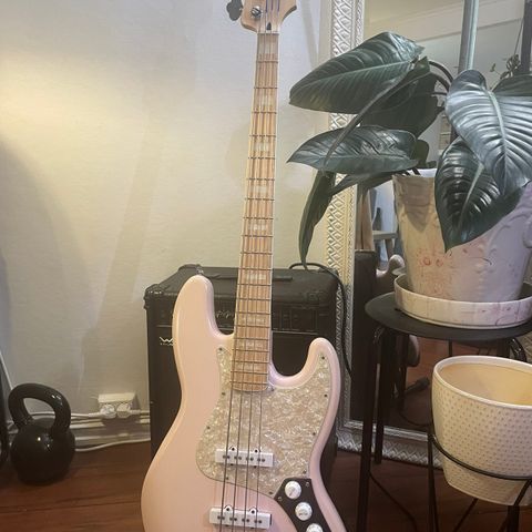 Fender Squier bass (Vintage Modified)