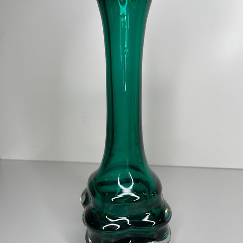 Grønn vase (20 cm høy)