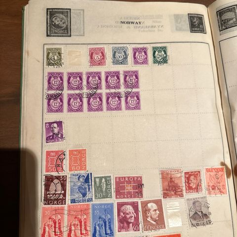 Retro samlerbok fra 1960tallet med gamle frimerker fra Norge, Sverige mm