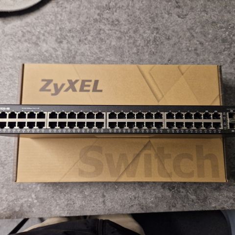 Nettverk switch Zyxel GS1920-48, 3 stk