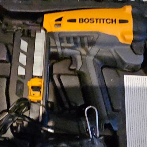 Bostitch Spikerpistol 16 GA Gass / Litiumbatteri