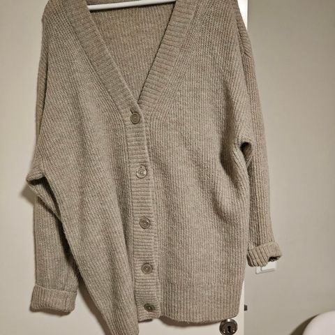 Oversized cardigan fra Gina Tricot (ullblanding)