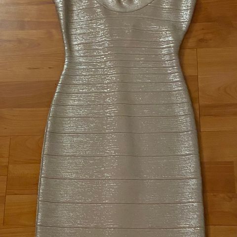 Kjole - Herve Leger Banasje kjole i sølv i str small