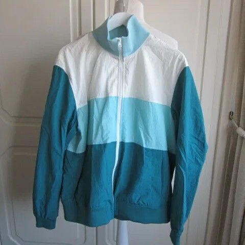 Sporty windbreaker jakke i ulike blånyanser fra Zara str. L