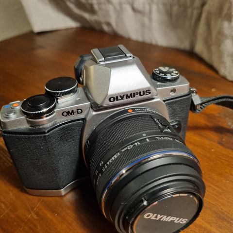 Olympus OM-D E-M10 / SOM NYTT/