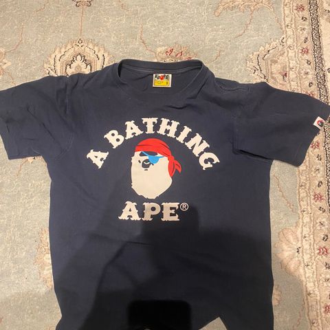 Bape Pirate store T-skjorte ( 9.5/10 tilstand)