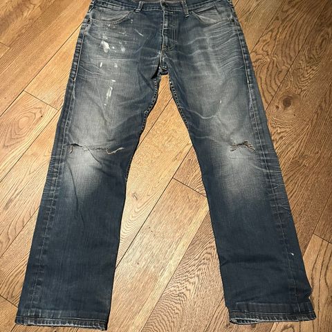 Levis bukse W 33 L 32.