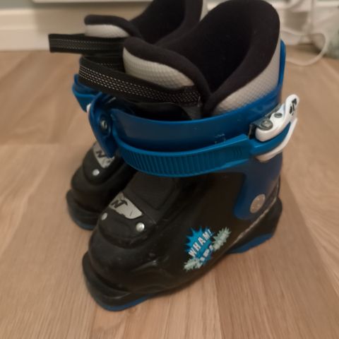 Skiskor Mondo 15.5