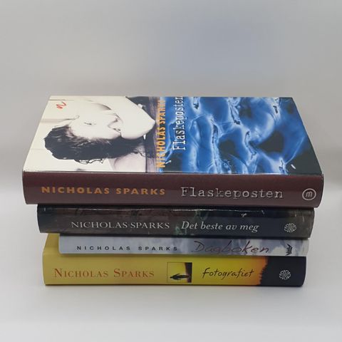 4 stk Nicholas Sparks hardcover bøker. 3 stk er 1.opplag