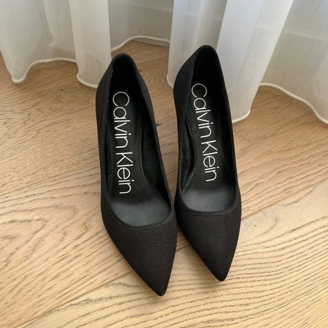 Klassiske pumps fra Calvin Klein