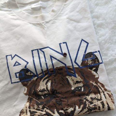 Anine Bing t-skjorte selges