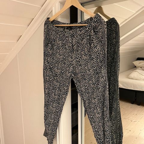 Mønstrete bukse
