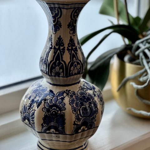 Delft vase. Håndmalt