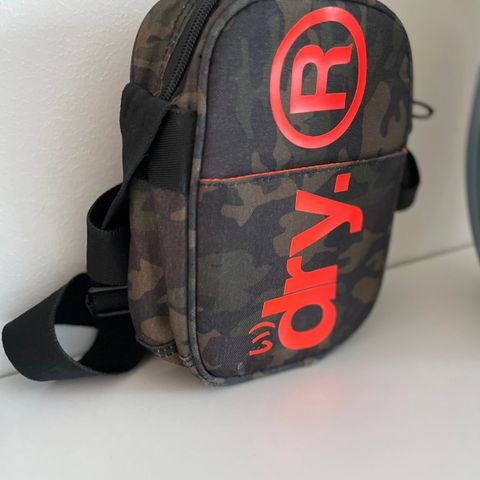 Superdry crossbody veske til gutt/ herre . Skulderveske.