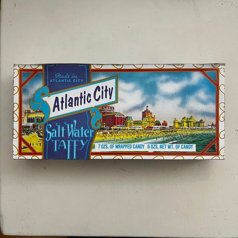 Gi bud! - Vintage Atlantis City Salt Water Taffy eske