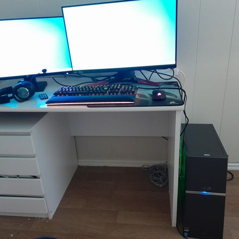 ASUS stasjonær pc. Gtx 1070 / i5-8600k