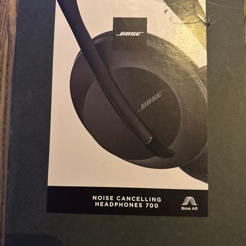 Bose Noise Cancelling Headphones 700 (sort)