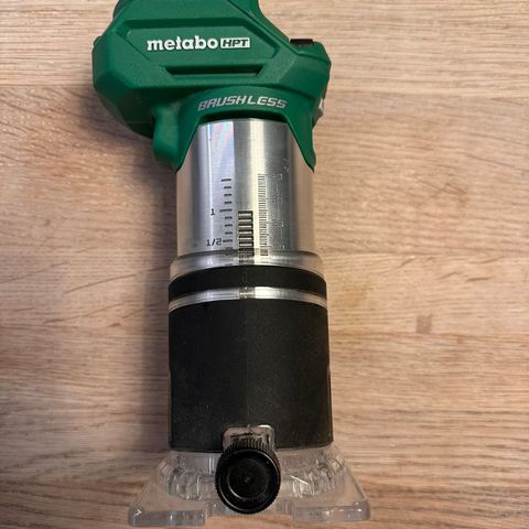 Metabo HPT (Hikoki) håndfres M1808DA