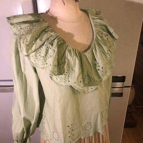 VAKKER LYS GRØNN»BLONDE BLUSE», str. 38