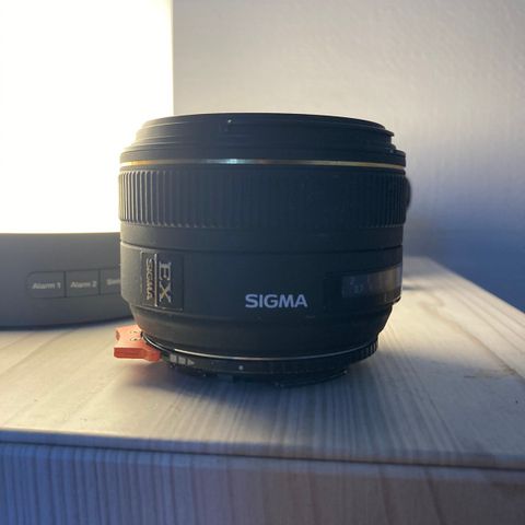 Sigma 30mm 1.4 med nikon fatning (kan selges med overgang til eos)