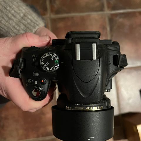 Nikon D5100  med ekstra 50 mm linse. Nesten ikke brukt.