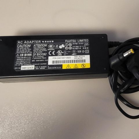 Fujitsu siemens 19v 4.22a lader