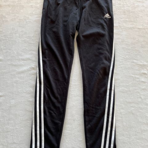 Adidas joggebukse til dame str. S