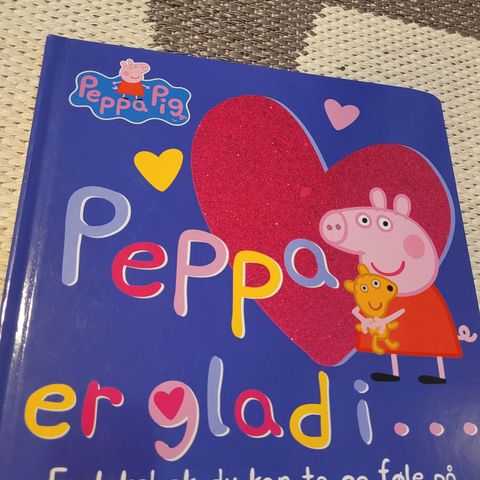 Peppa er glad i..